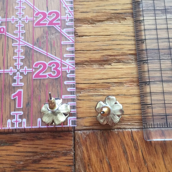 Earrings - Picture 3 of 3